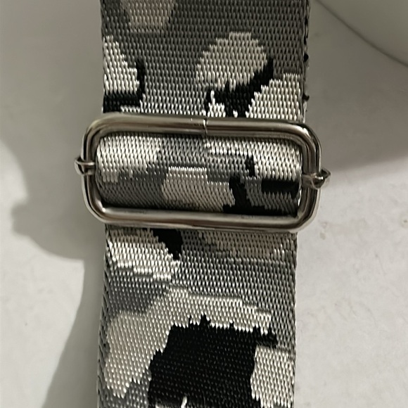 Ah-dorned Neoprene grey Messenger Bag with removable/adjustable guitar strap - Picture 6 of 11